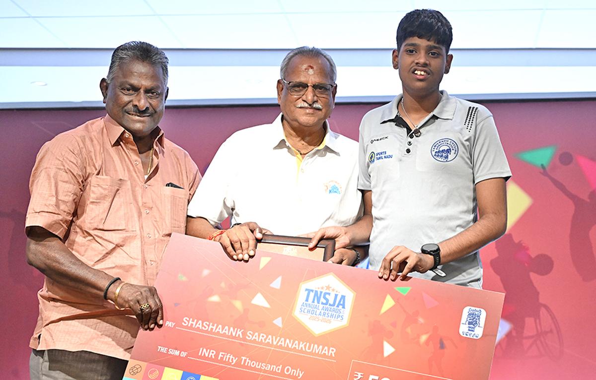Shashaank Saravanakumar receives the scholarship from V. Baskaran and K.S. Viswanathan.