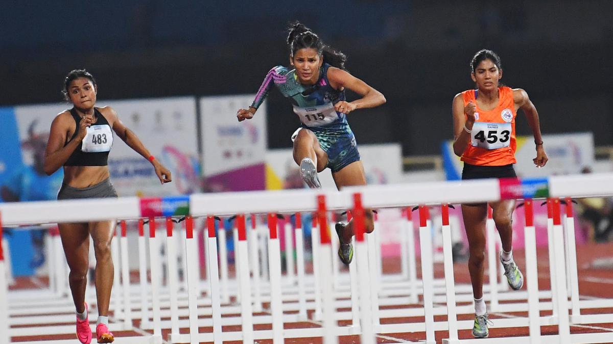 Vithya brushes away discomfort to win an easy gold