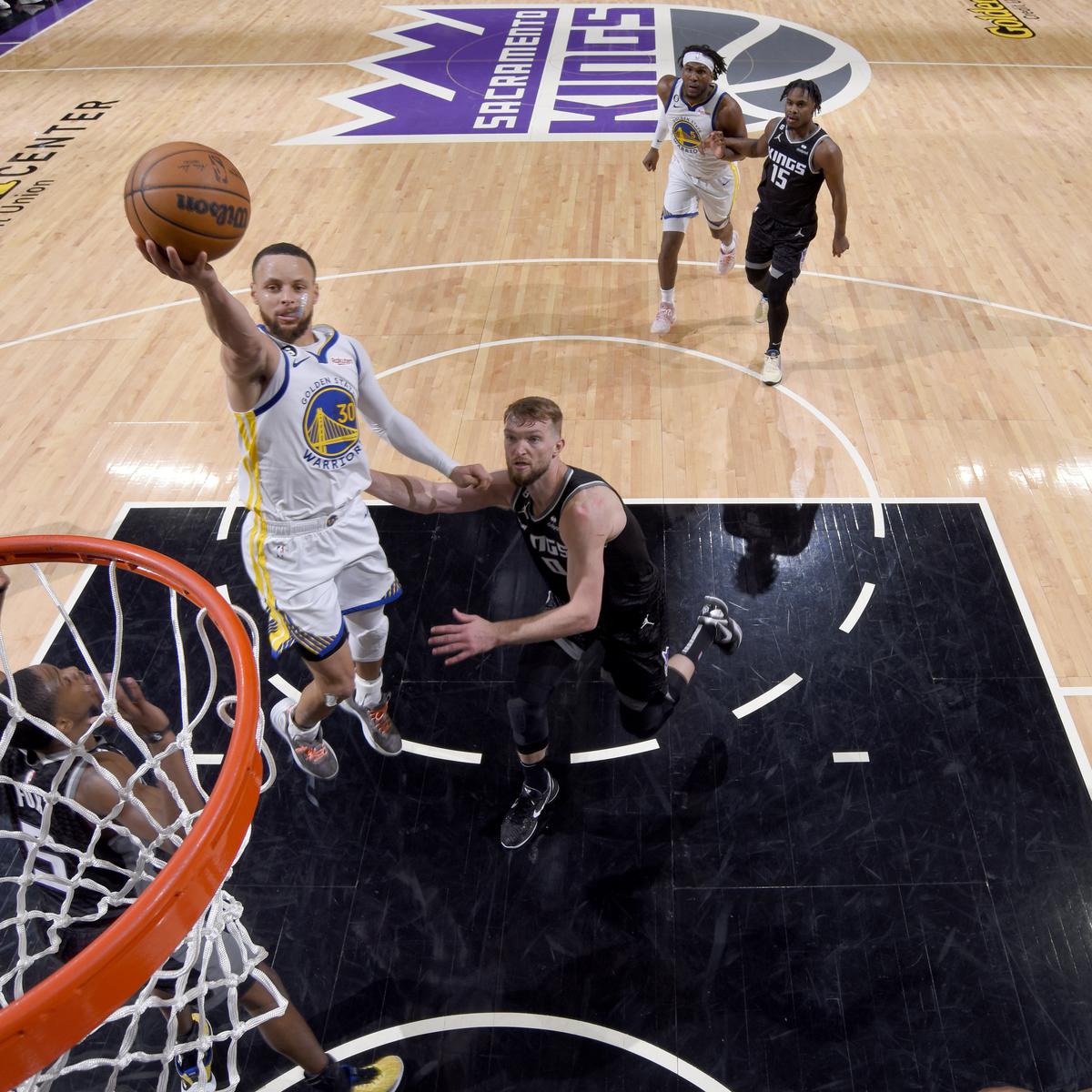 Jokic leads Nuggets past Lakers 132-126 in West opener