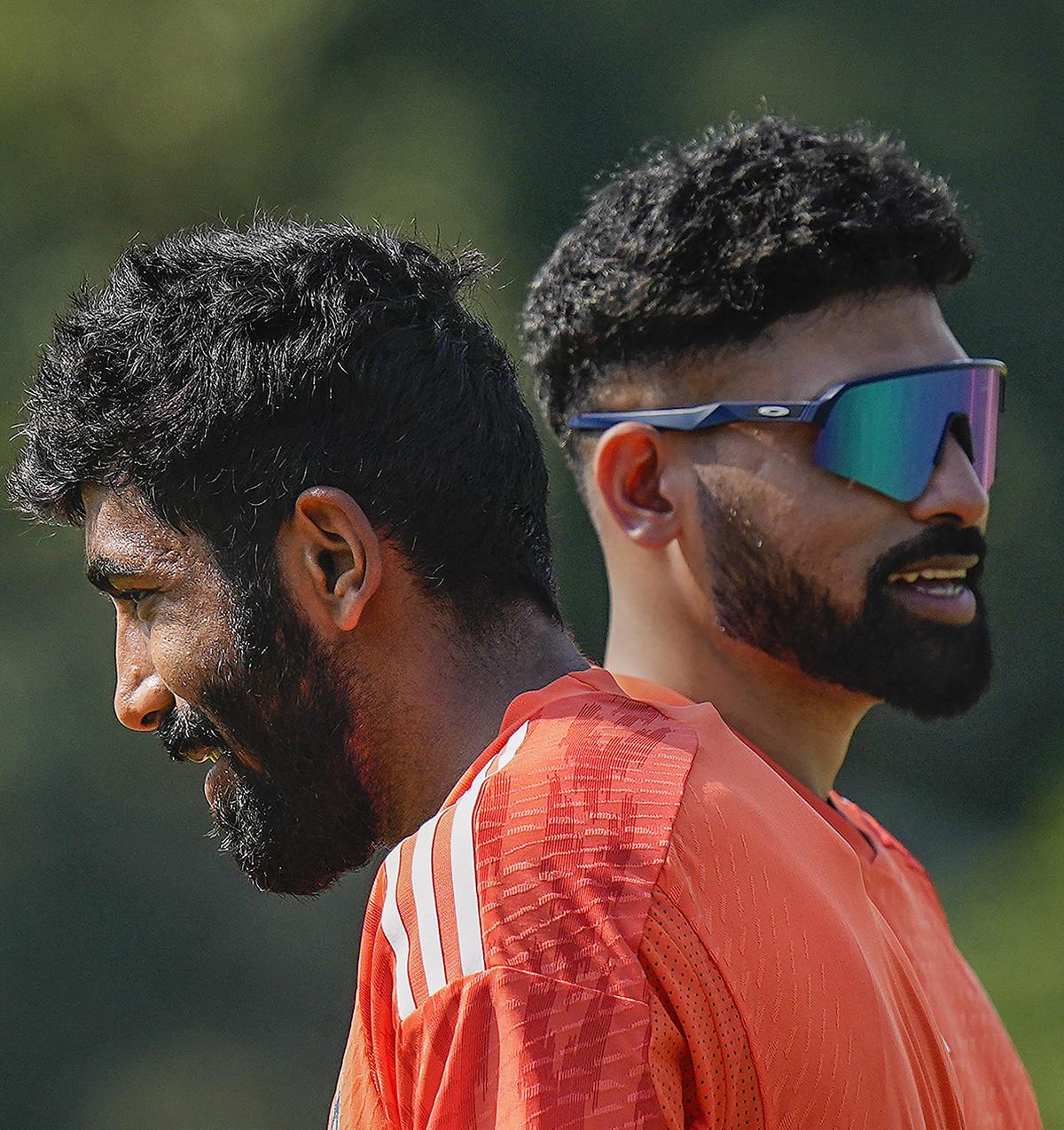 दिलचस्प बात यह है कि सिरज (5306 डिलीवरी) और बुमराह (5381) ने 26 दिसंबर, 2020 को पूर्व की शुरुआत के बाद से टेस्ट क्रिकेट में लगभग समान संख्या में गेंदों को गेंदबाजी की है। दिलचस्प बात यह है कि सिरज (5306 डिलीवरी) और बुमराह (5381) ने 26 दिसंबर, 2020 को पूर्व की शुरुआत के बाद से टेस्ट क्रिकेट में लगभग समान संख्या में गेंदों को गेंदबाजी की है।