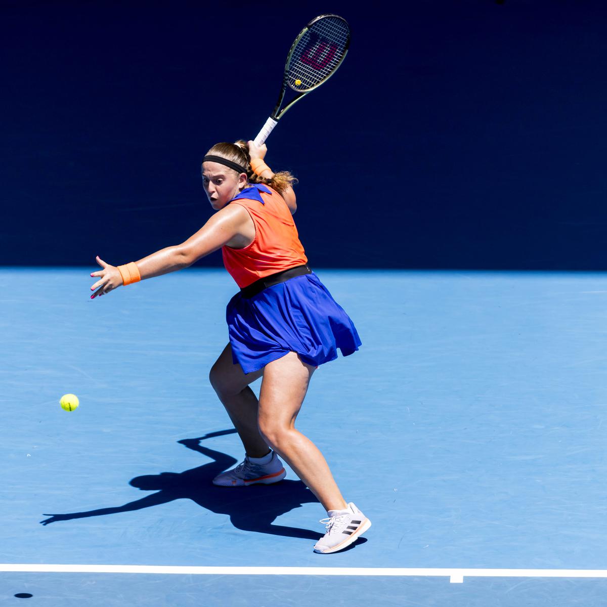 WTA Adelaide: Aryna Sabalenka suffers from Yips “- and hits 18 double  faults ·