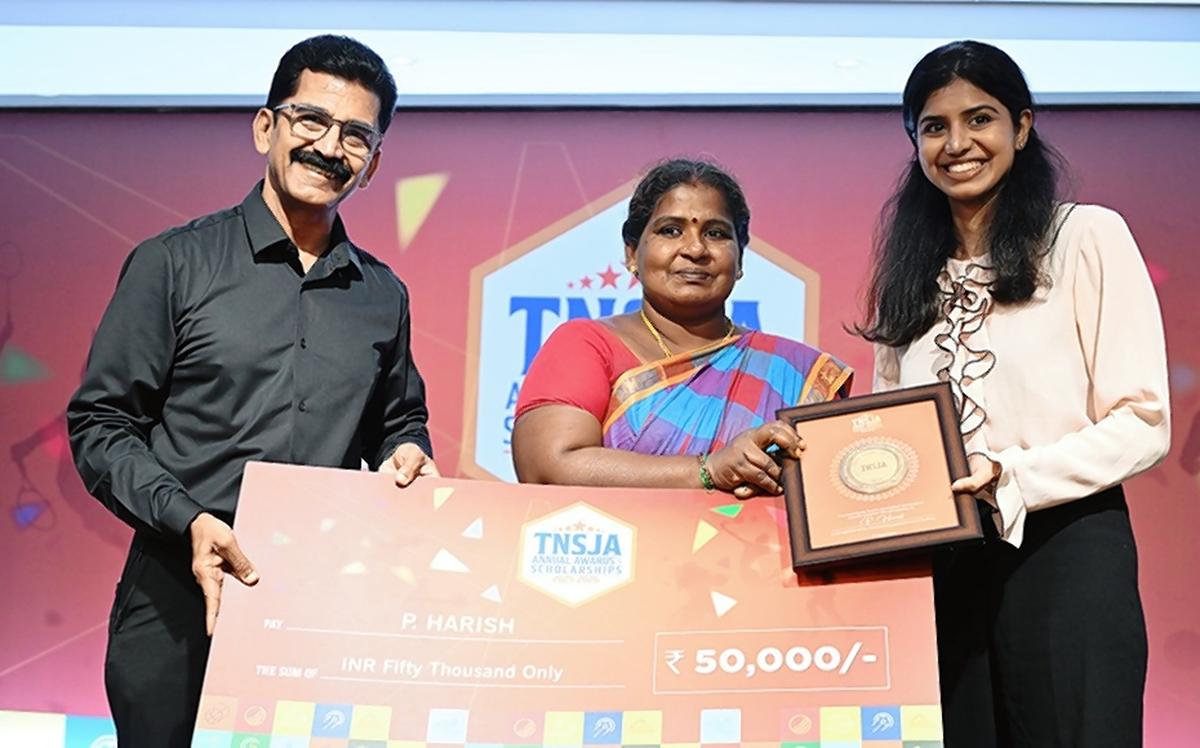 Sugandhi, surfer P. Harish’s mother, receives the scholarship from Dr. R.N. Baba and A.V. Jayaveena.