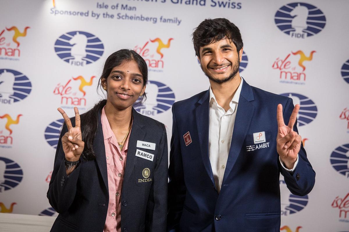 Giri and Vidit lead their groups with a full point at the FIDE