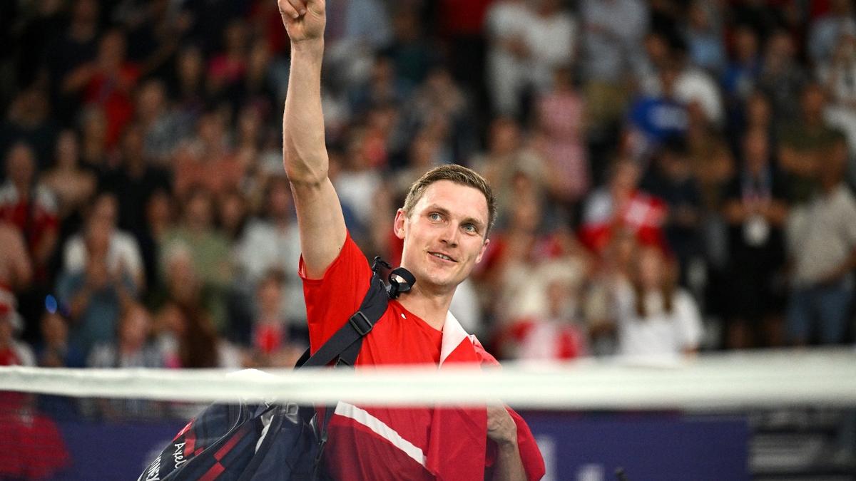 Viktor Axelsen emulates Lin Dan in retaining Olympic badminton title