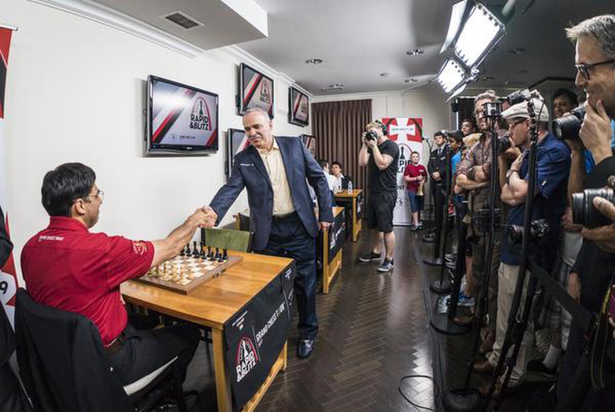 Kasparov suffers first loss in comeback event