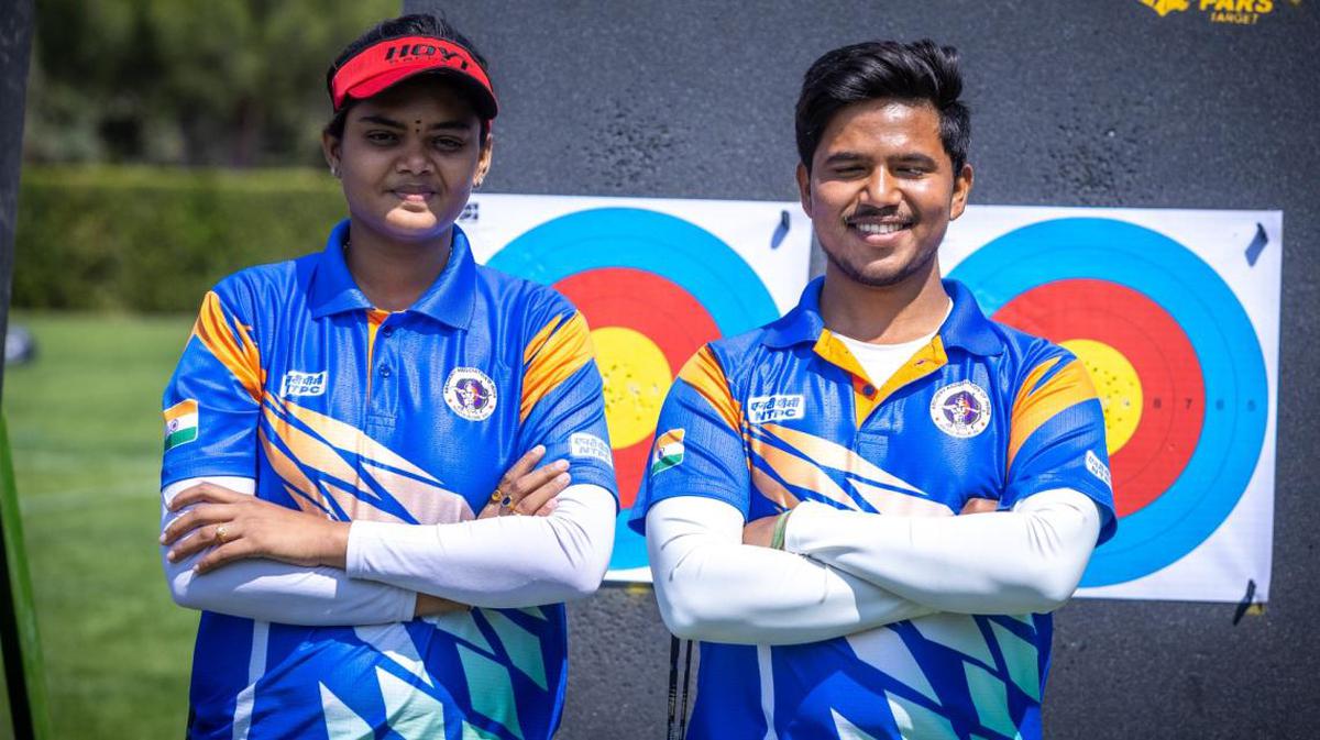 射击世界杯 |  Jyothi Surekha Vennam 和 Ojas Deotale 在混合组中获得金牌