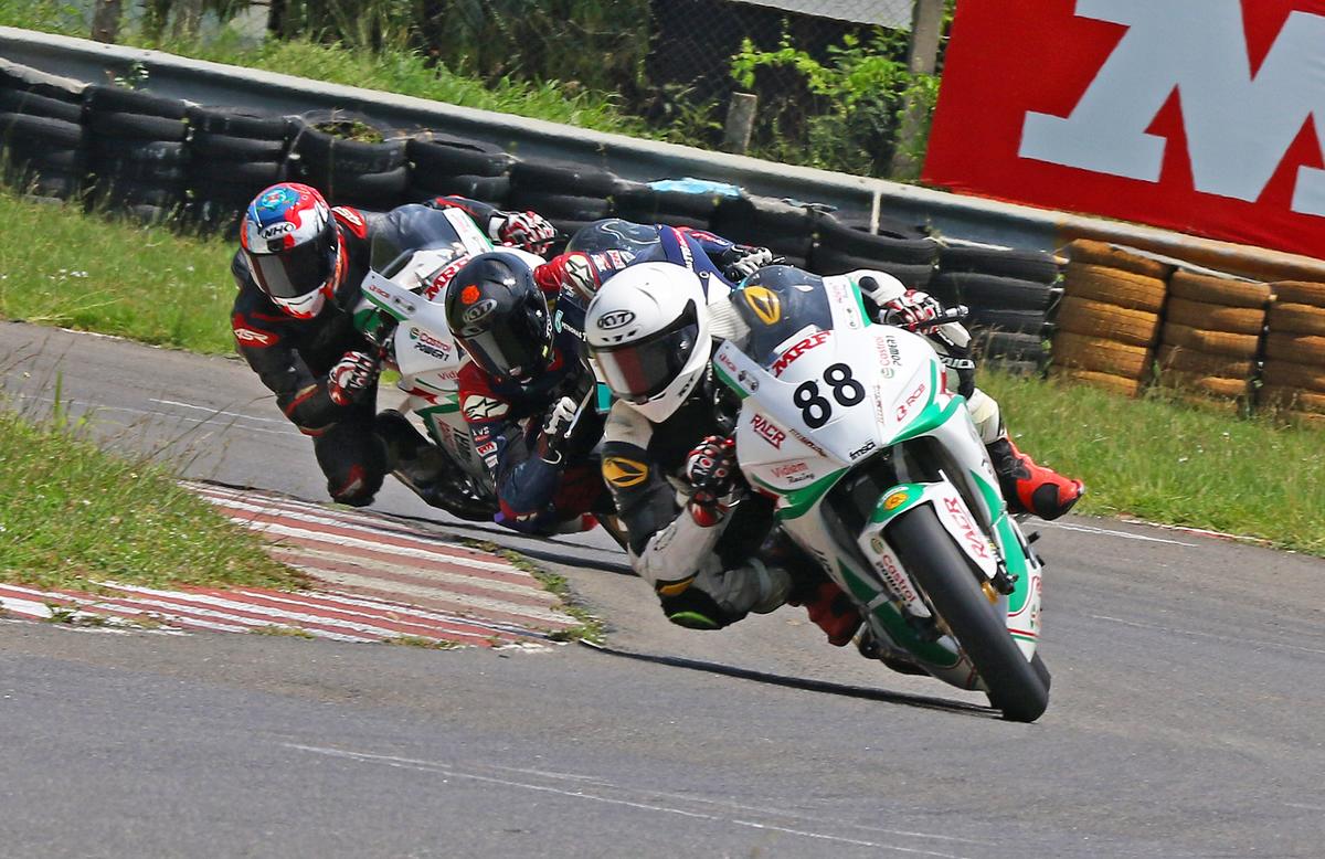 Rahil Pillarisetty (88) leading the pack en route to winning the Pro-Stock 301-400cc Open race.