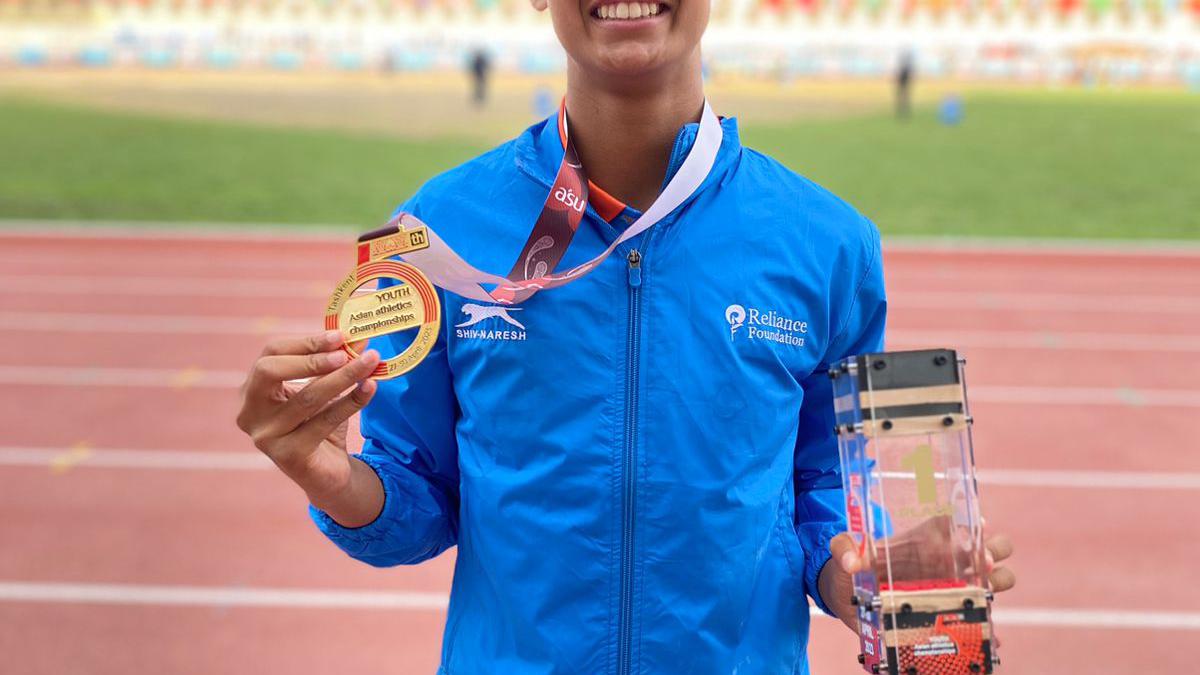 Rezoana wins Asian under-18 400m in record time 