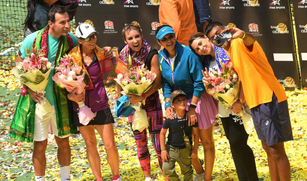 Rohan Bopanna takes a selfie along with Sania Mirza and other players during Sania Mirza’s farewell in Hyderabad on March 5, 2023.