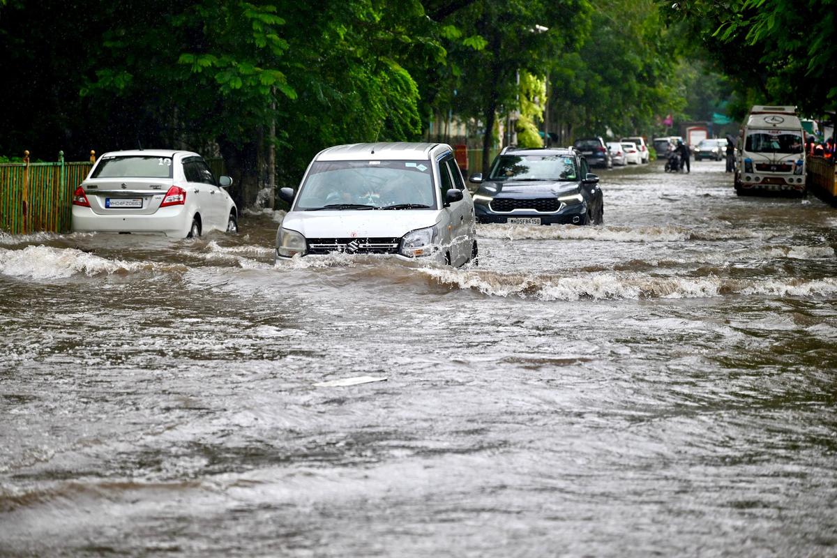 Heavy rains in Mumbai causes waterlogging at Chunabhatti near Everard Nagar on August 16, 2025. 