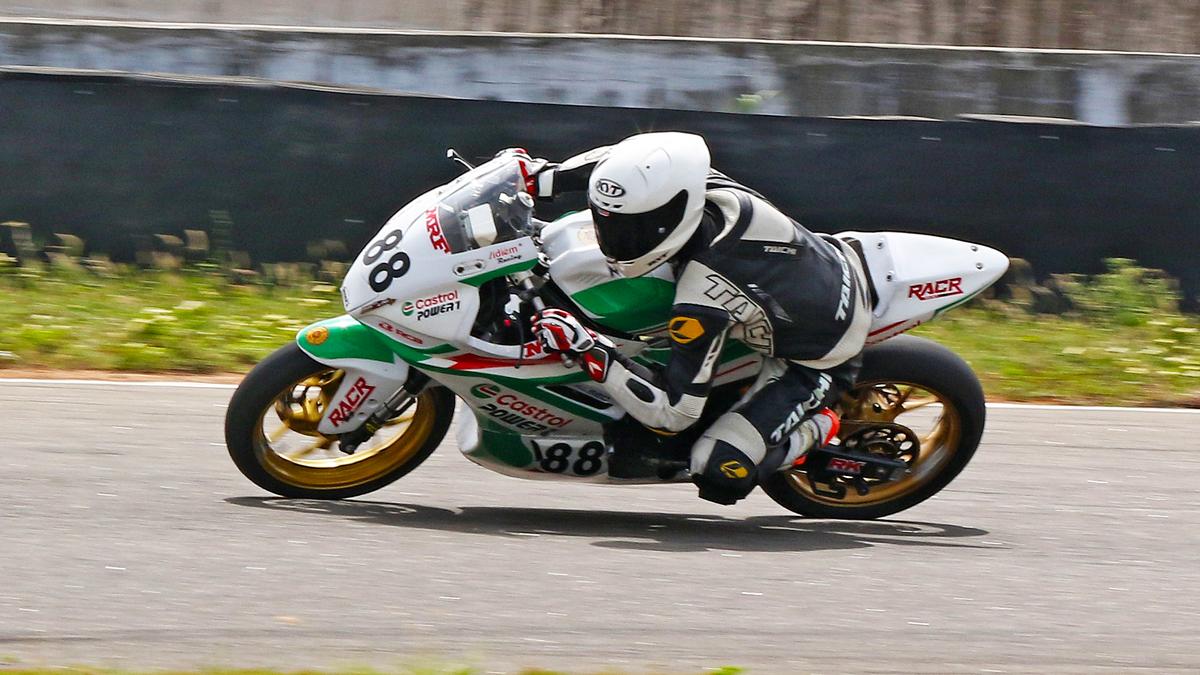 Indian National Motorcycle Racing | Rahil snatches pole position from Chiranth