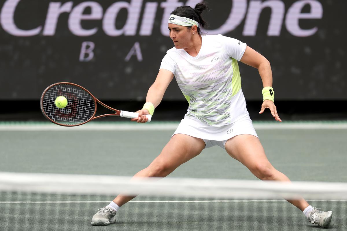 Moulding her game to clay: Jabeur’s drop shots and variations proved very effective on Charleston’s green-grey clay, helping secure her first title this year. She will hope they are just as successful on Roland-Garros’ red dirt when the clay-court Major begins next month. Photo credit: Getty Images