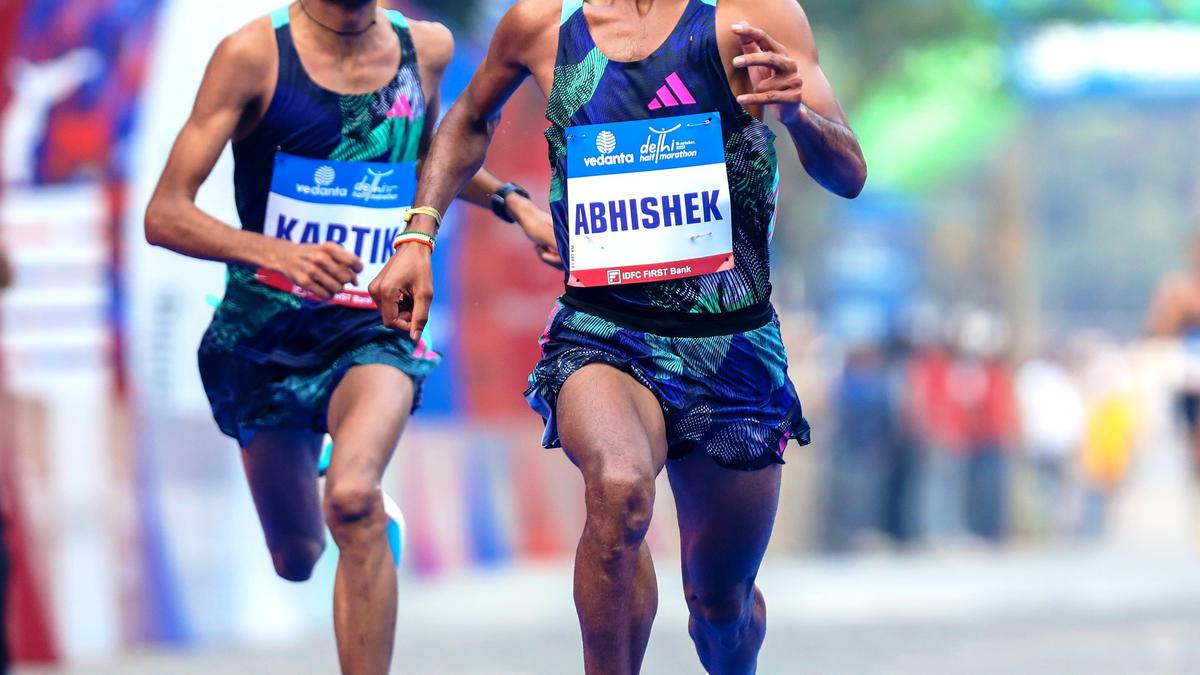 Almaz and Ebenyo claim Delhi half marathon titles