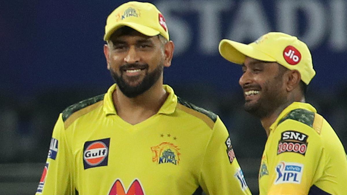 Dhoni can let someone else lead in couple of games with an eye on future: Rayudu