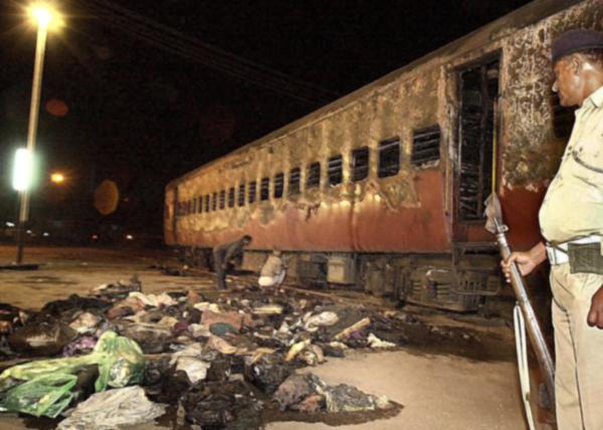 Gujarat opposes in Supreme Court bail pleas of some convicts in Godhra train burning case