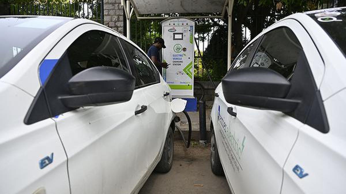 Govt opens portal for auto-makers to apply under electric car scheme