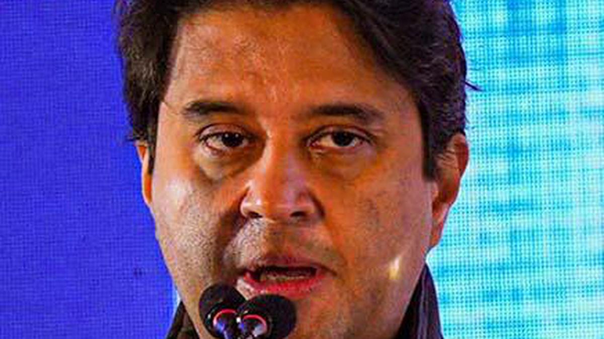 Jyotiraditya Scindia discusses capacity enhancement, other issues with airport operators