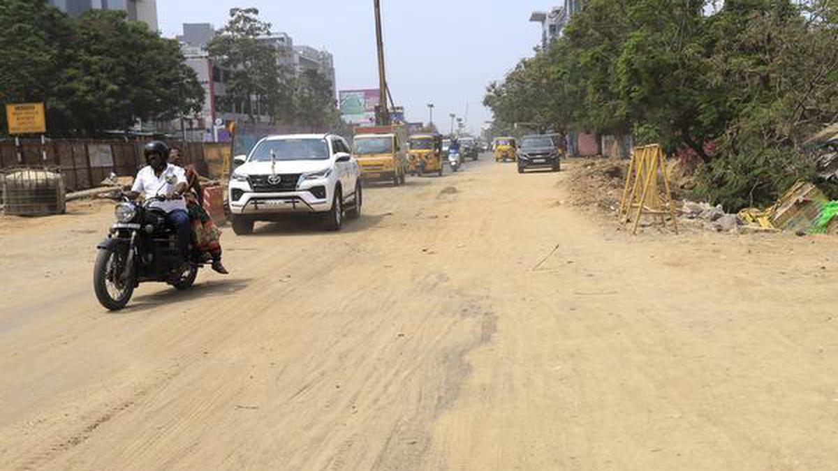 Relay the ‘earthen strips’ on ECR Link Road