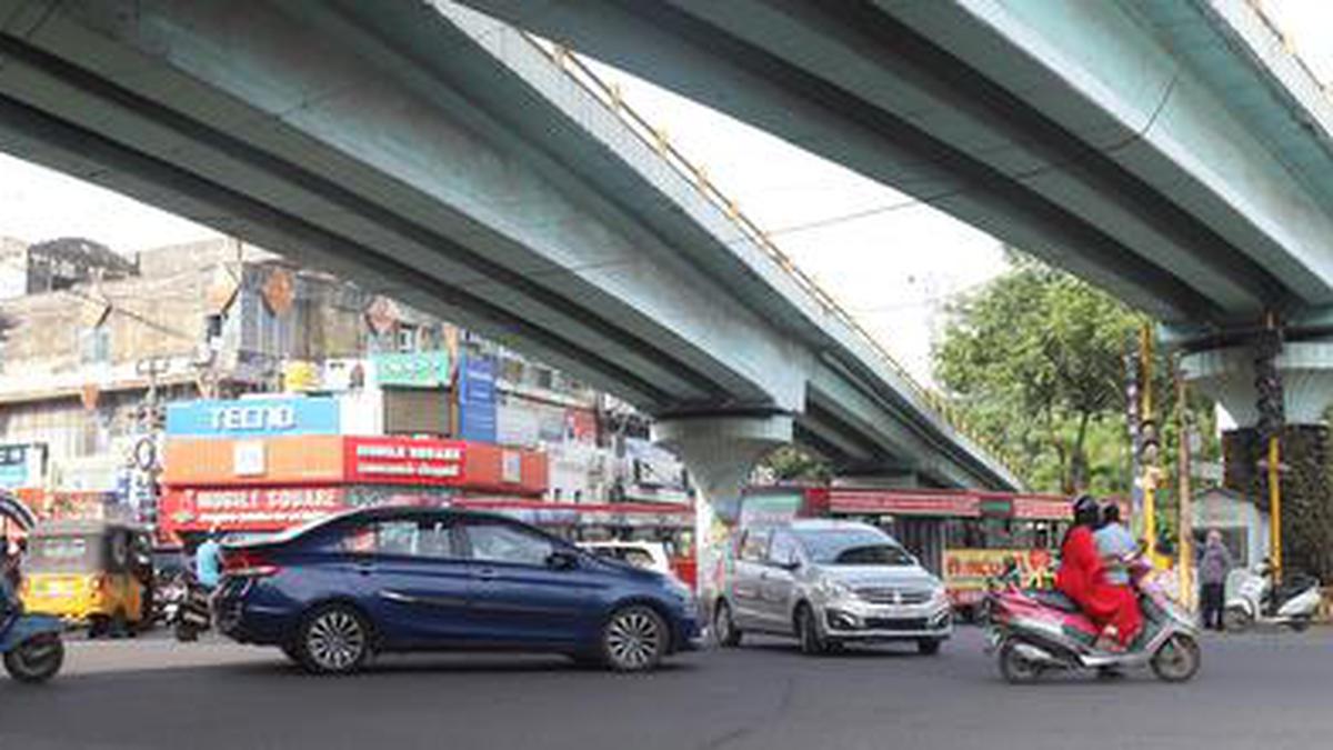 Two busy junctions in Chennai where motorists are often on their own