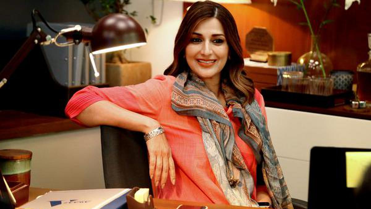 ‘The Broken News’: Sonali Bendre, Jaideep Ahlawat to return for second season 