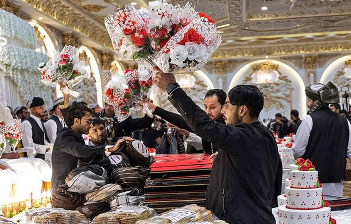 Afghans marry in mass ceremony in a bid to cut costs - The Hindu