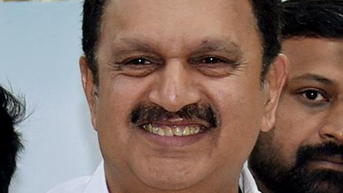 Shashi Tharoor is not one of us: Congress leaders criticize Tharoor for ‘pro-Modi stance’