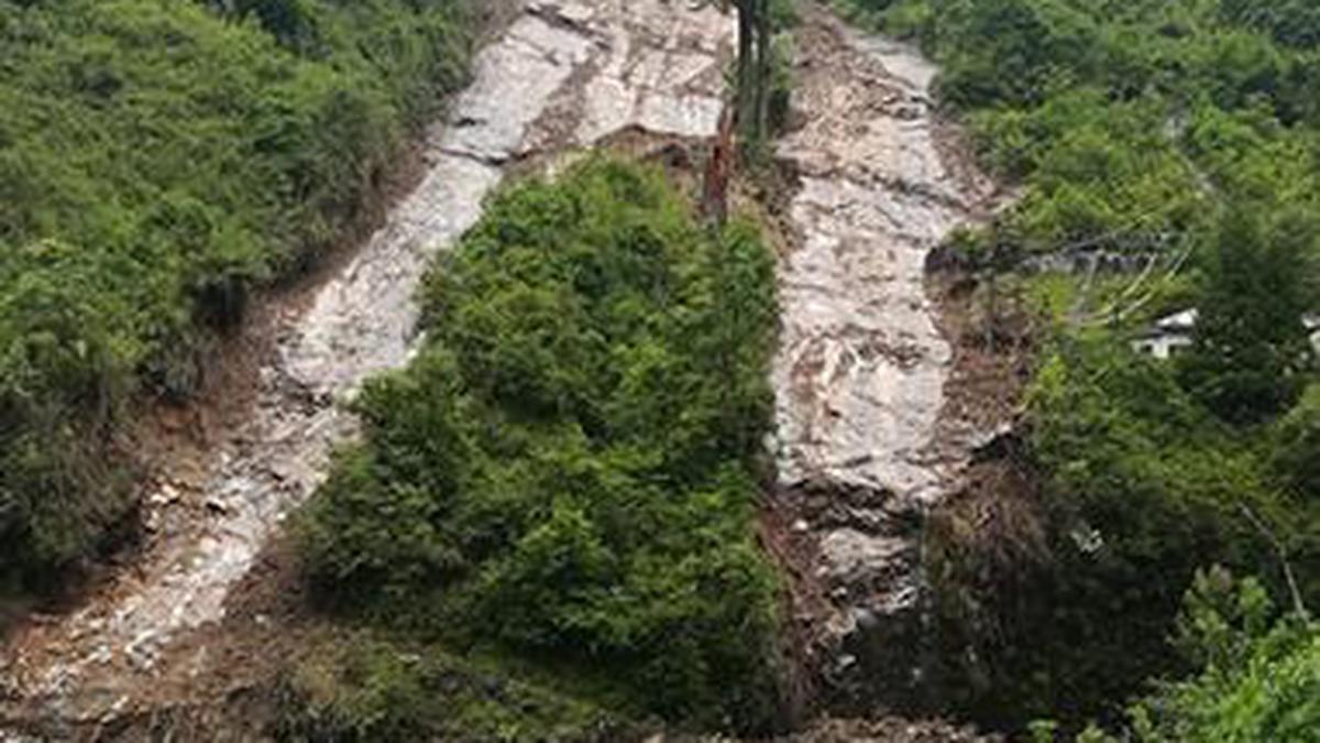 Sikkim cut off as major landslide hits NH10 - The Hindu