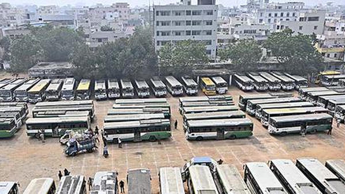 APSRTC to operate 3,500 special buses for Mahasivaratri