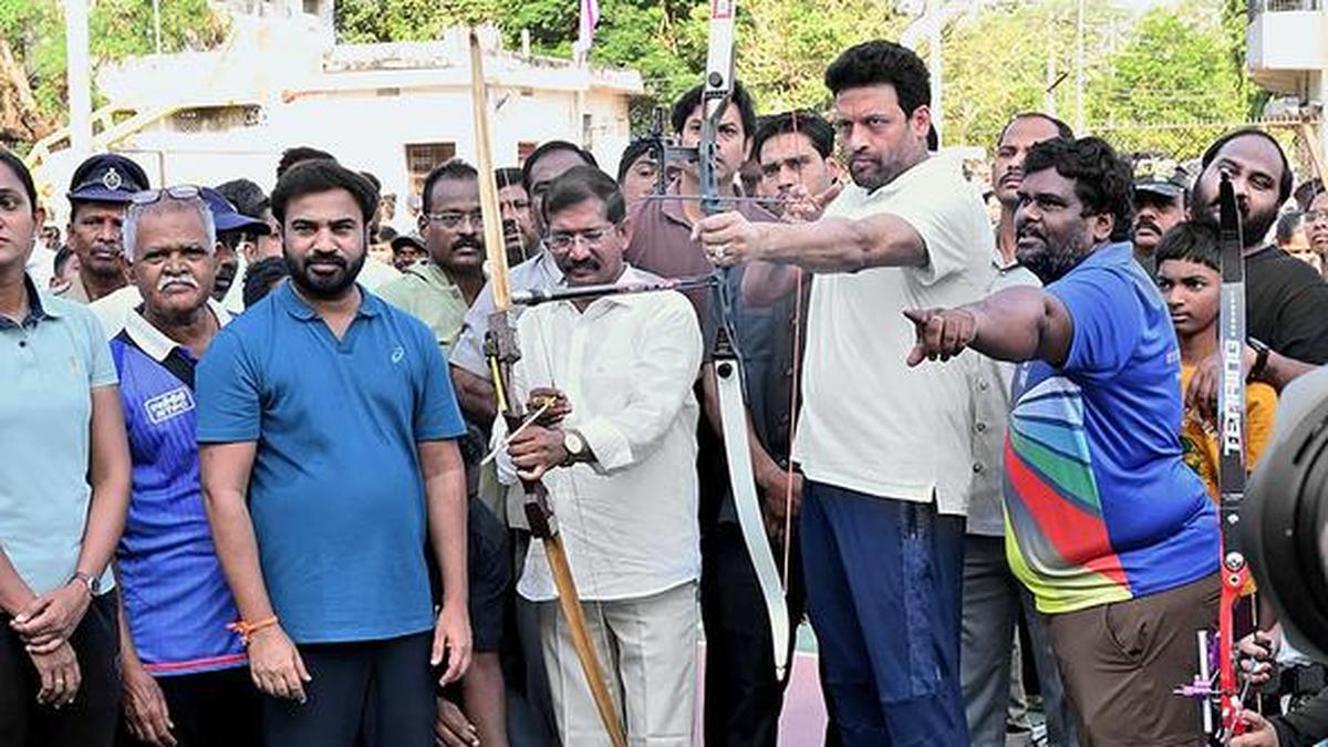 Use AI to identify potholes, expedite water works: Bharath tells Kurnool civic officials