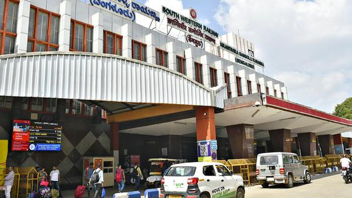 Fire breaks out in Udyan Express coaches at KSR Bengaluru Railway Station, passengers safe