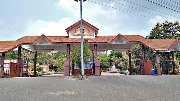 Mangalore University to reimburse re-evaluation fee if marks difference is 20% or above