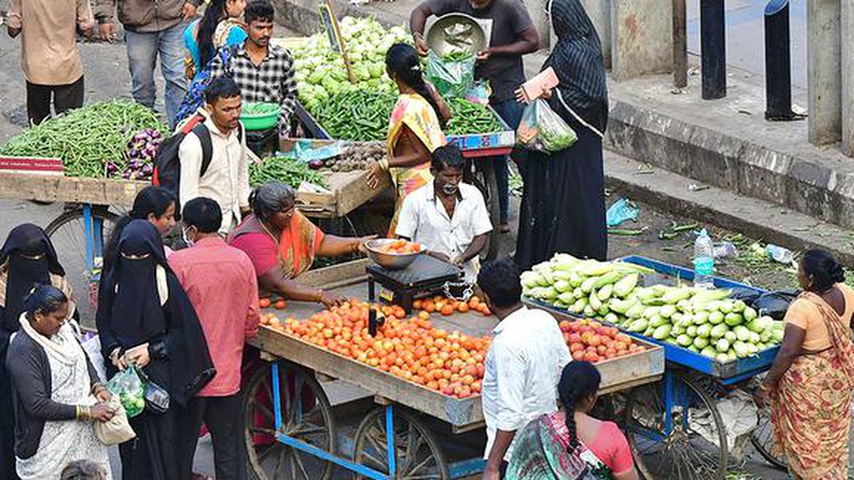 Spurt in robberies targeting retail vegetable vendors in and around Kalasipalya in Bengaluru, most go unreported