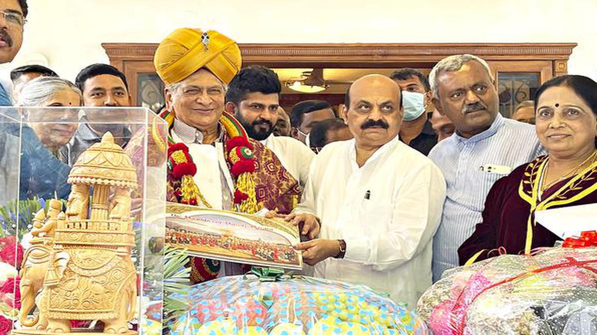 S.M. Krishna asks CM to protect ‘Brand Bengaluru’