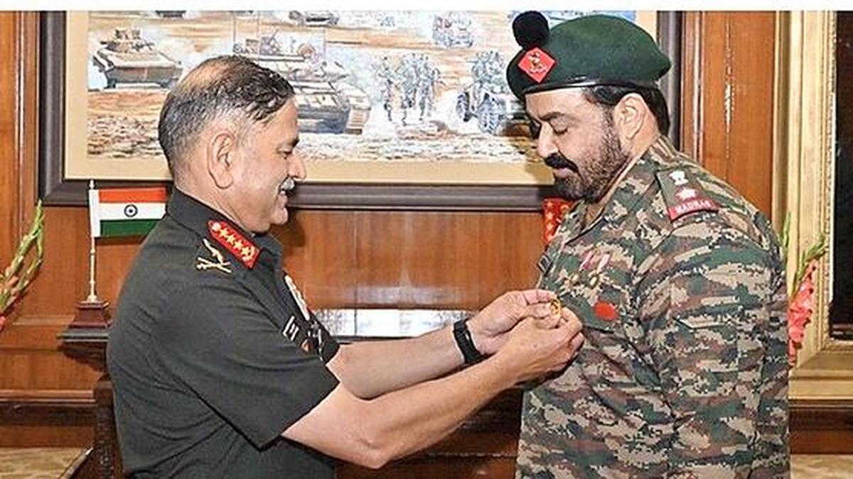 https://th-i.thgim.com/public/todays-paper/tp-national/tp-kerala/trwxxt/article70141603.ece/alternates/LANDSCAPE_1200/Veterans-take-eGIAF0JK1R.4.jpg.jpg