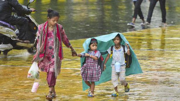 Heavy rains lash Mumbai, IMD issues alert predicting more showers for next two days