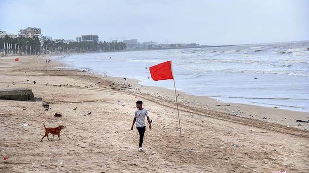 Maharashtra rains: Moderate rain in Mumbai & suburbs; IMD issues red alert in Nashik
