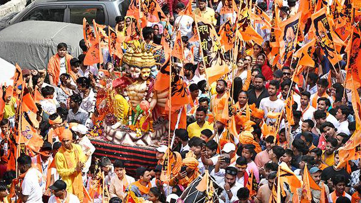 Hanuman Jayanti: parties organise events, visit temples