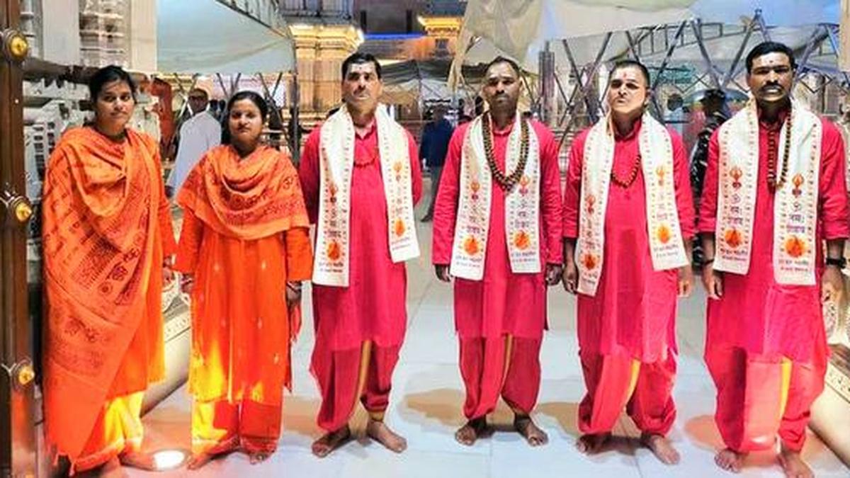 Police dressed as priests in Uttar Pradesh, Akhilesh questions move