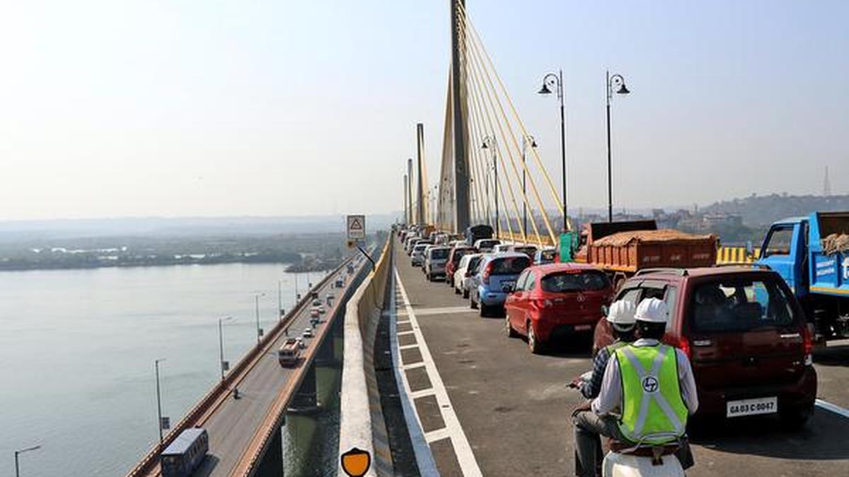 Driver, cops rescue woman from plunging into sea from Atal Setu