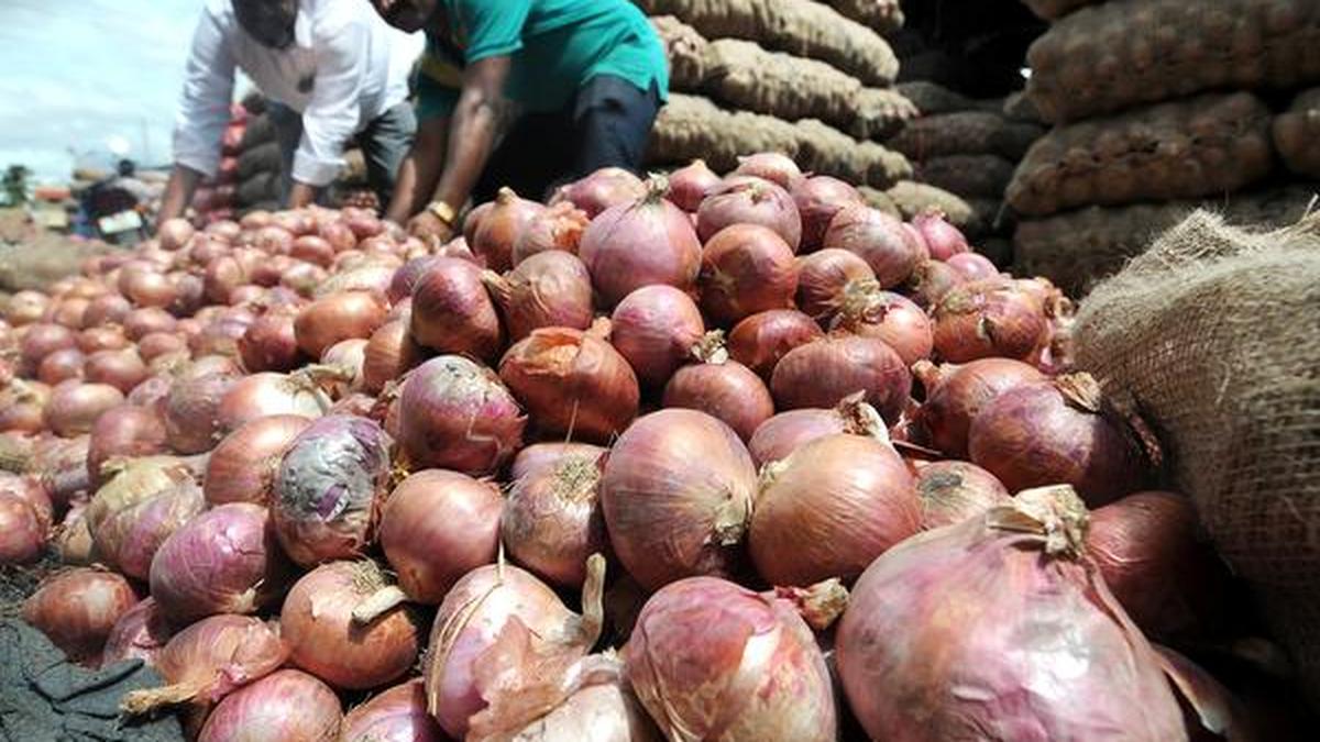 Data Why are tomato and onion prices fluctuating? The Hindu