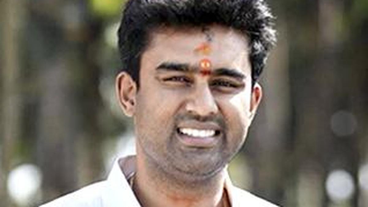 JD(S) worker, kin booked for blackmailing MLC Suraj Revanna thumbnail