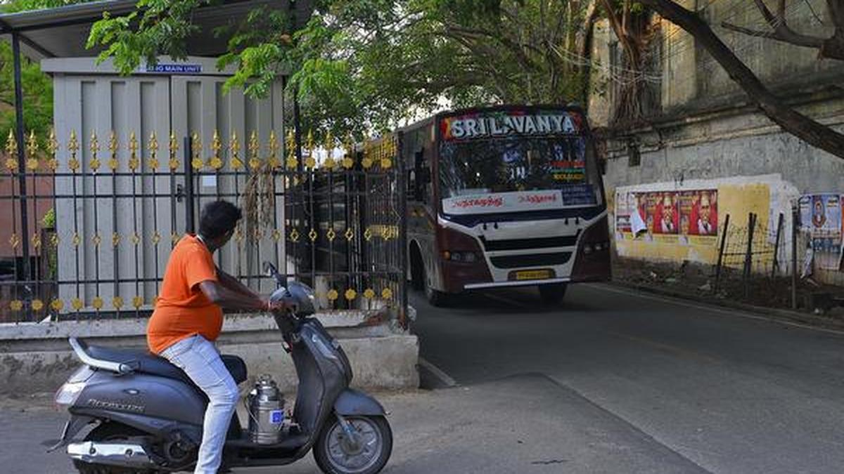 Motorists at risk as junction near Manakula Vinayagar Temple on Gingee Salai emerges a black spot