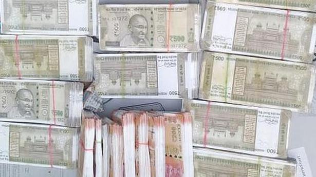 Fake currencies seized near Tiruchi, three held