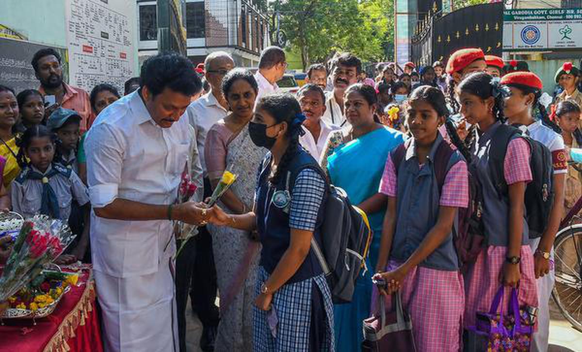 Schools Reopen For Classes 6 To 12 In Tamil Nadu, All Books To Be ...