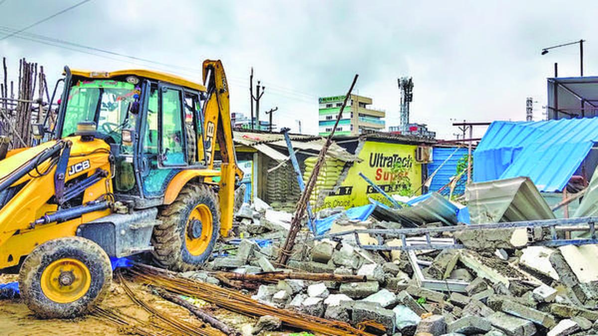 Encroachments cleared near Ameenpur lake