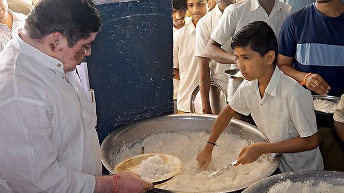 Minister Ponnam makes surprise visit to Toopran residential school