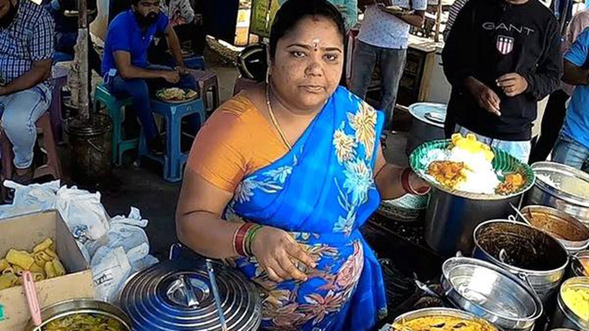 CMO signals a ‘stop’ as traffic police try to remove Kumari Aunty’s food stall