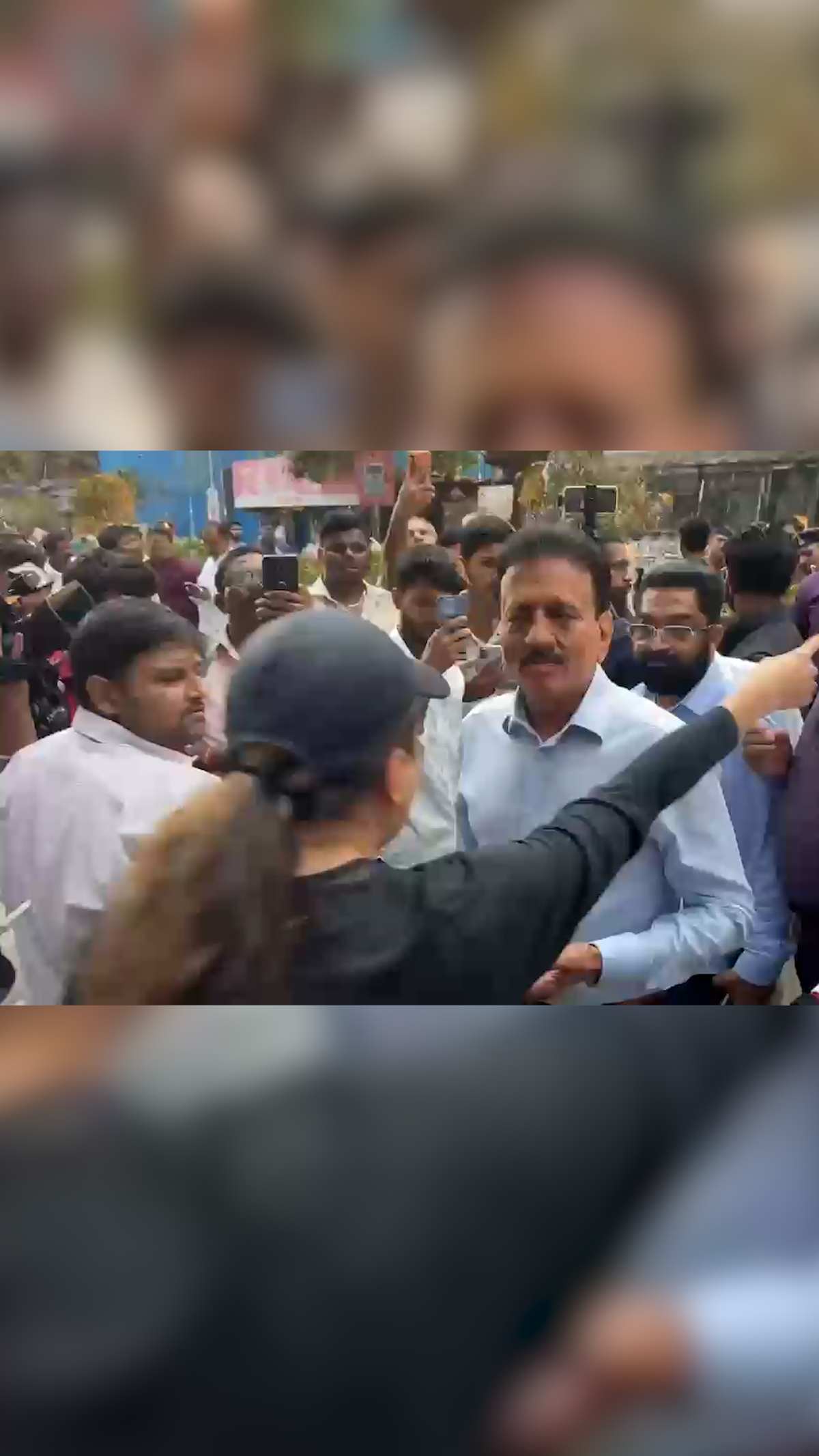 ‘Protest on grounds, not roads’: Woman confronts Maharashtra Minister Girish Mahajan